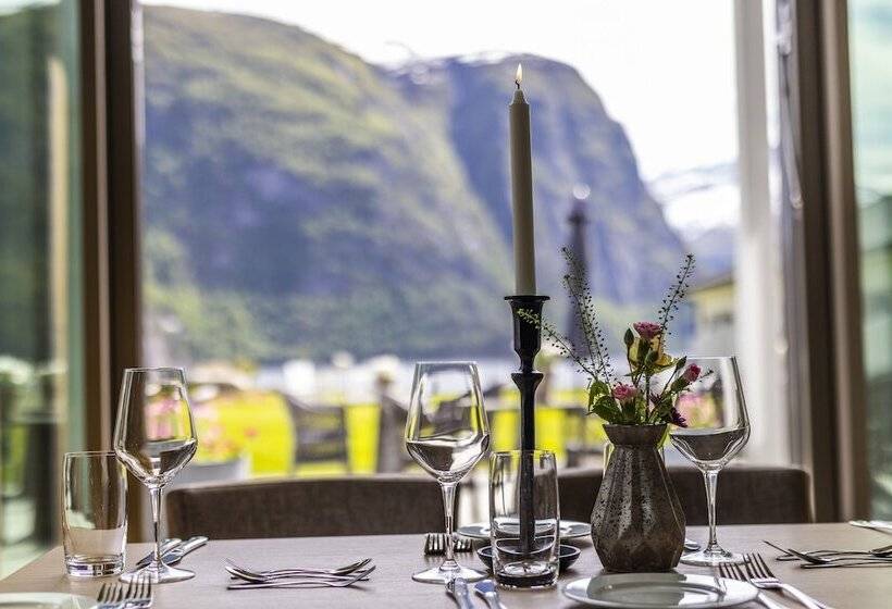 Valldal Fjordhotell   By Classic Norway Hotels