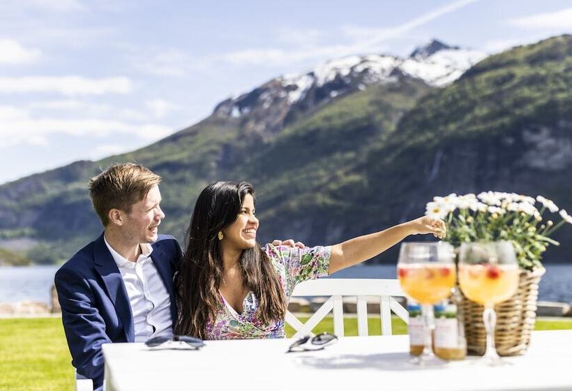 Valldal Fjordhotell   By Classic Norway Hotels