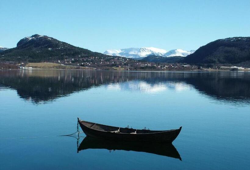 Vestnes Fjordhotell