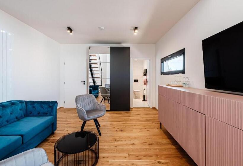 Vv Hotel & Apartments