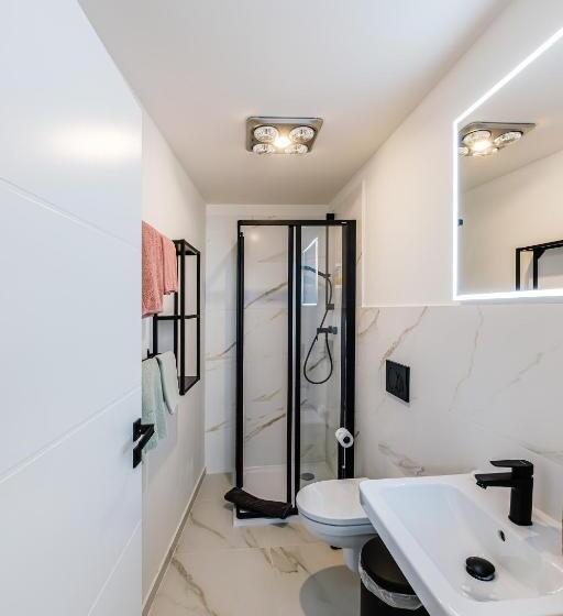 Vv Hotel & Apartments