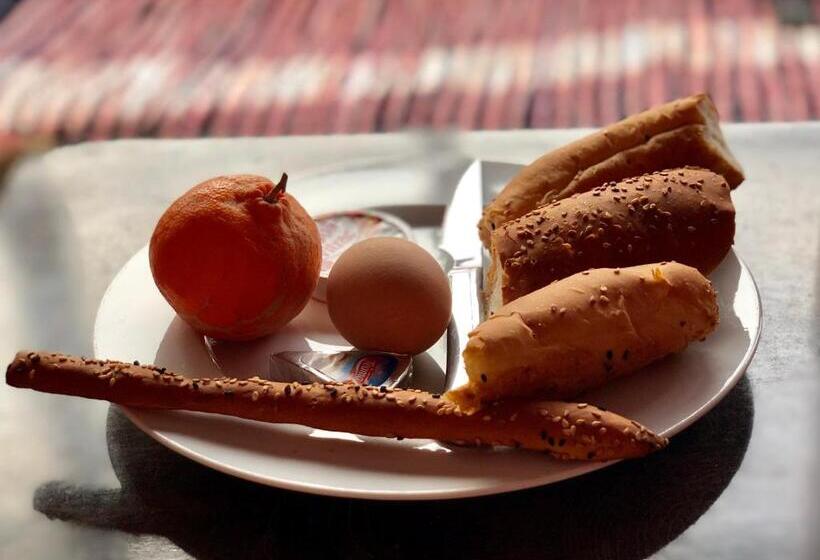 Wake Up! Cairo Hostel