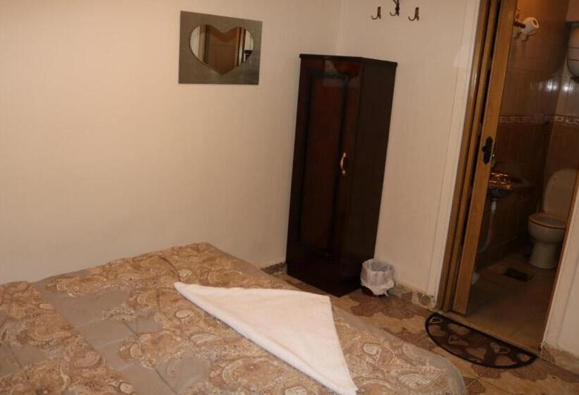 Wake Up! Cairo Hostel