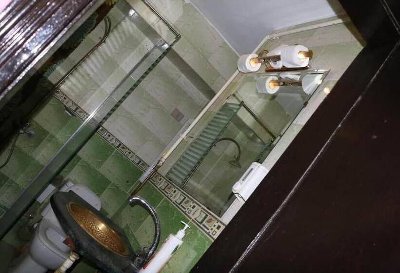 Wake Up! Cairo Hostel