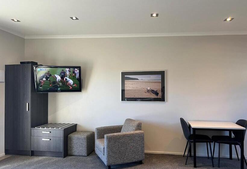 37 The Landing Motel