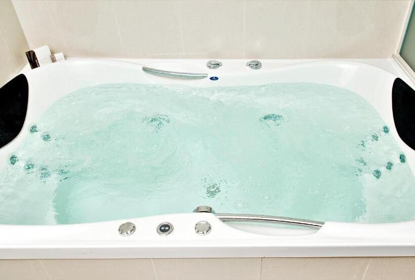 37 The Landing Motel