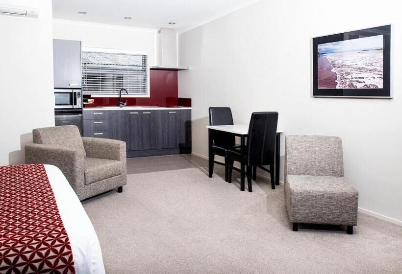 37 The Landing Motel