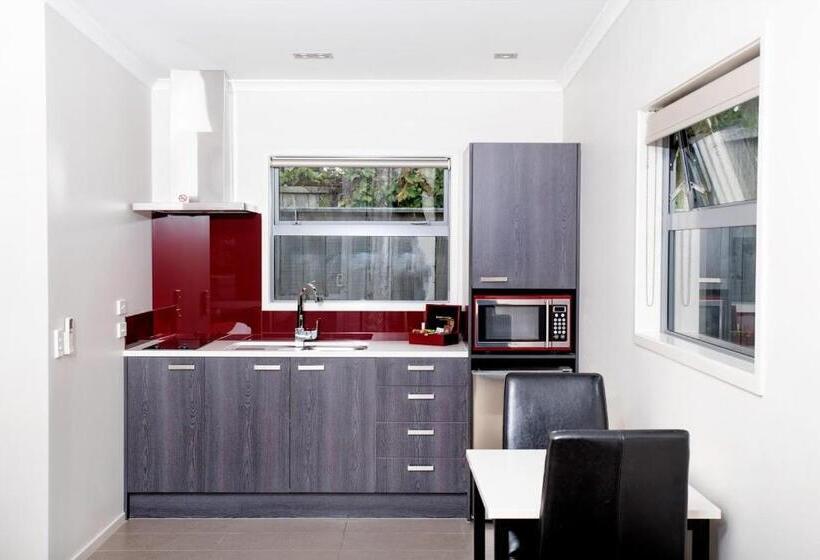 37 The Landing Motel