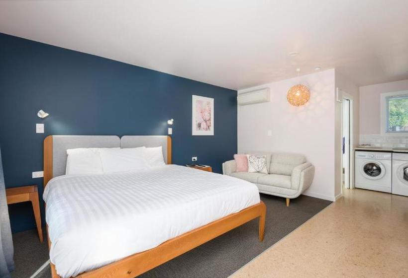 فندق على الطريق The Adelphi