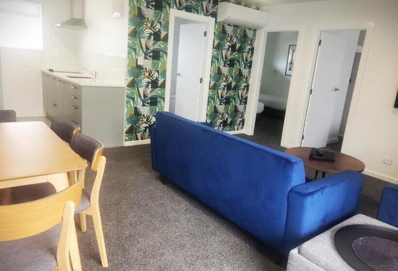 فندق على الطريق The Adelphi