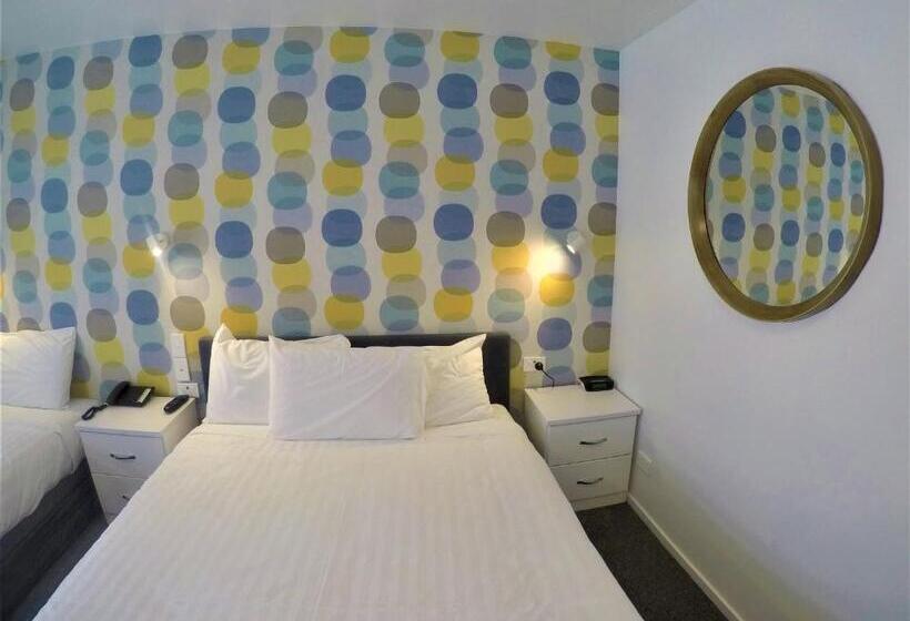 فندق على الطريق The Adelphi