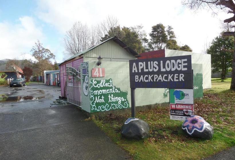 הוסטל A Plus Samurai Lodge Backpackers