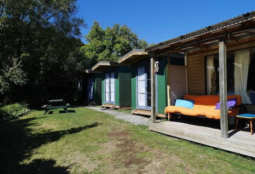 Общежитие Bon Accord Backpackers