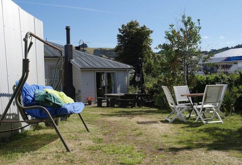 فندق صغير Bon Accord Backpackers