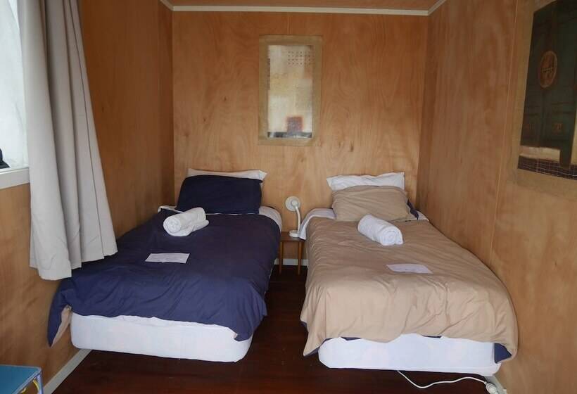 Общежитие Bon Accord Backpackers