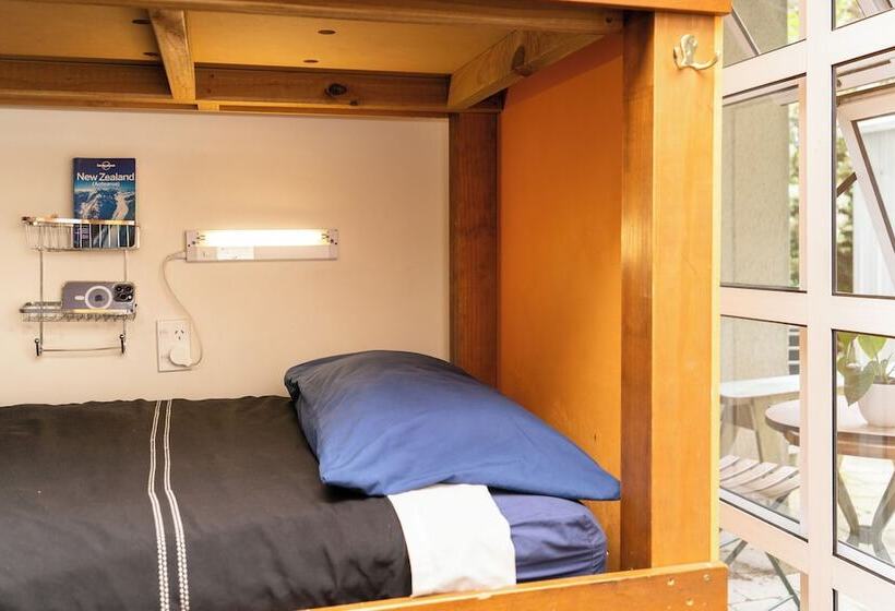 הוסטל Haka House Auckland K Road