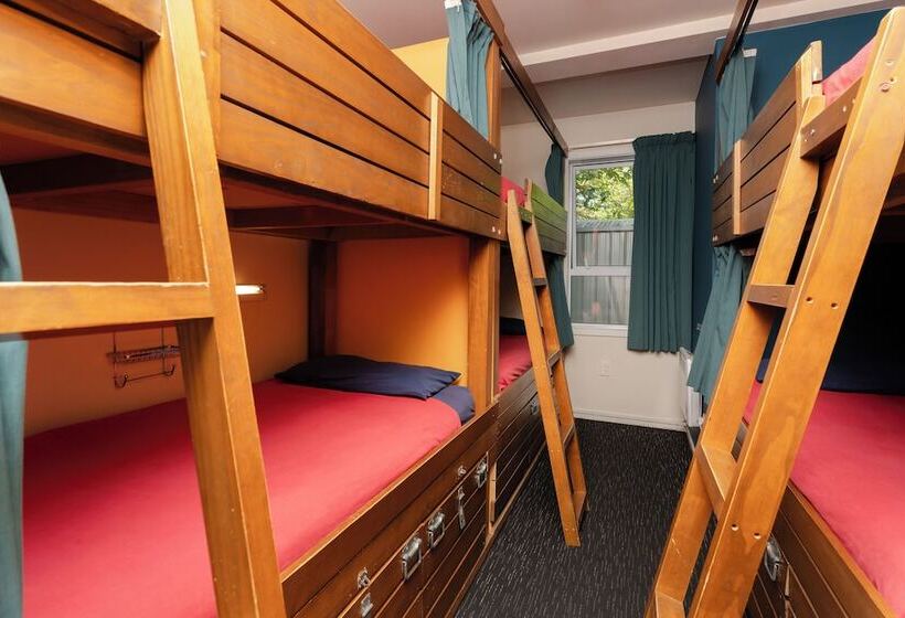 הוסטל Haka House Auckland K Road