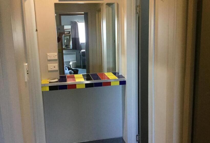 הוסטל Ivorytowers Accommodation