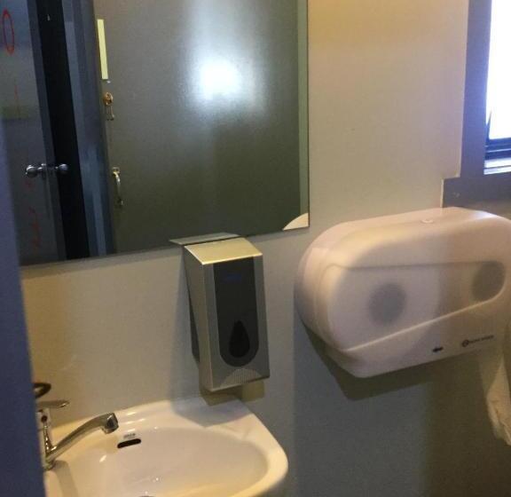 הוסטל Ivorytowers Accommodation