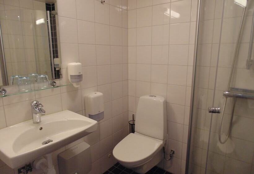 Общежитие Ljungskile Folkhögskola Kurs & Konferens L