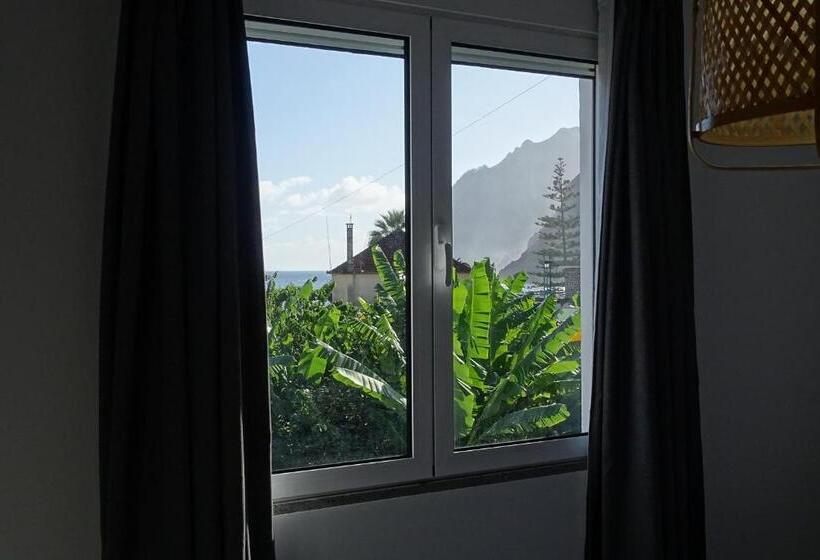 ユースホステル Madeira Surf Camp