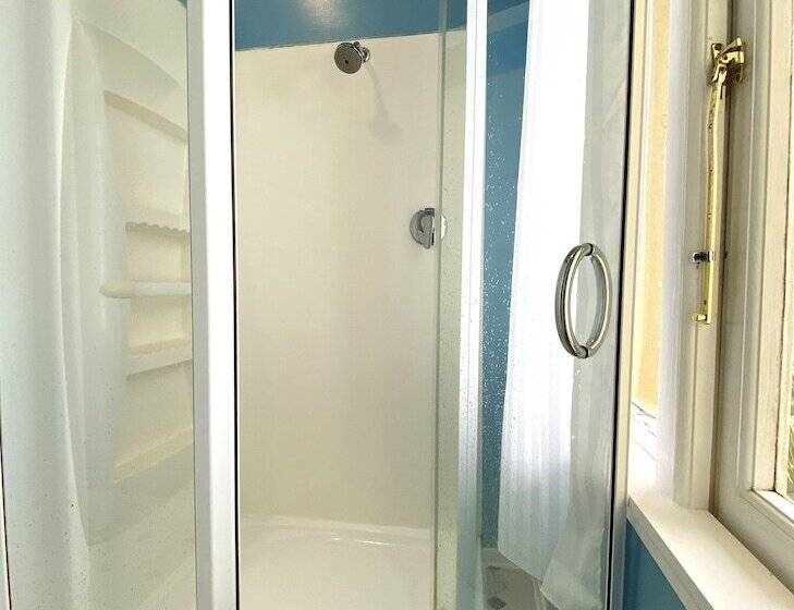 הוסטל Noah's Ark Backpackers