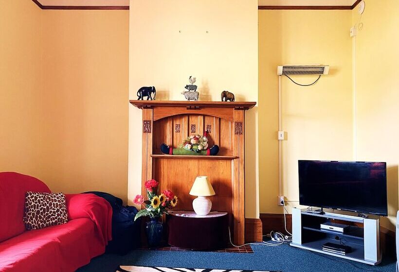 הוסטל Noah's Ark Backpackers