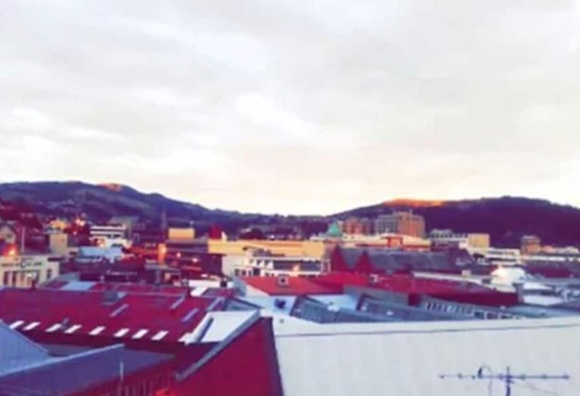 هاستل On Top Backpackers