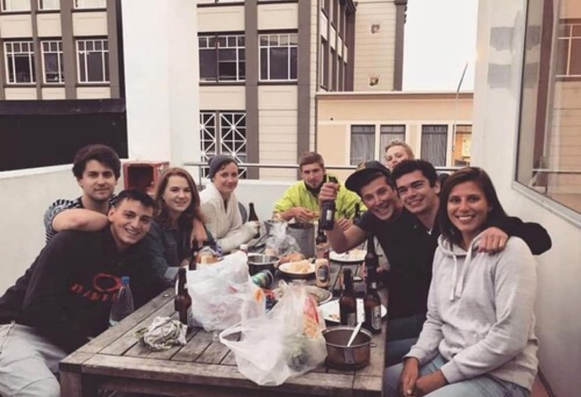 هاستل On Top Backpackers