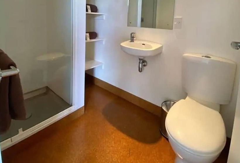 هاستل On Top Backpackers