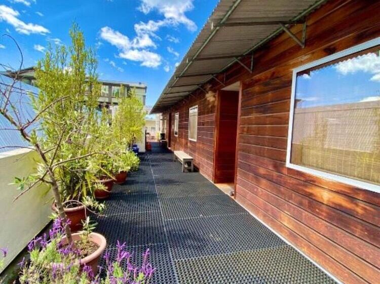 ユースホステル On Top Backpackers