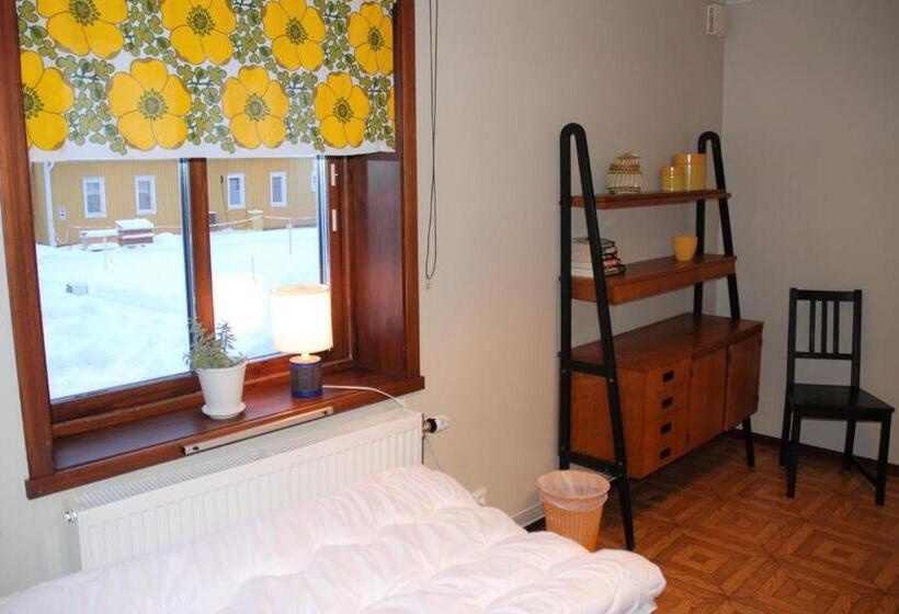 הוסטל Storstrand Kursgård