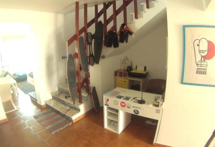 הוסטל Surf House Peniche