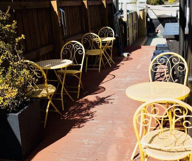 הוסטל The Black Sheep Backpackers