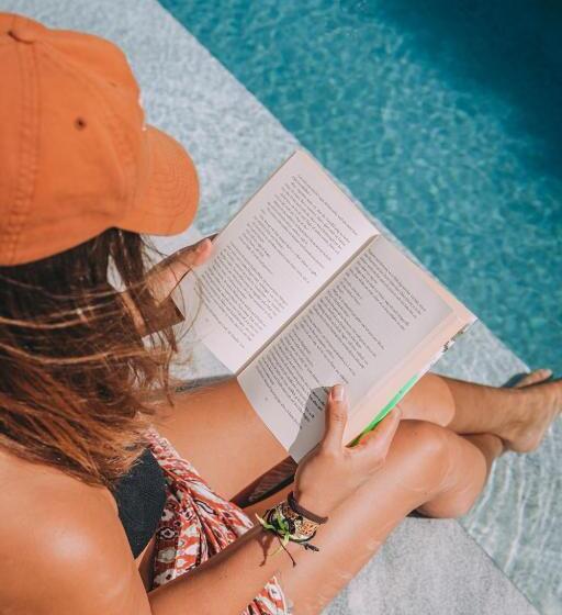 הוסטל The Salty Pelican Beach Retreat