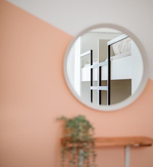 הוסטל The Salty Pelican Beach Retreat