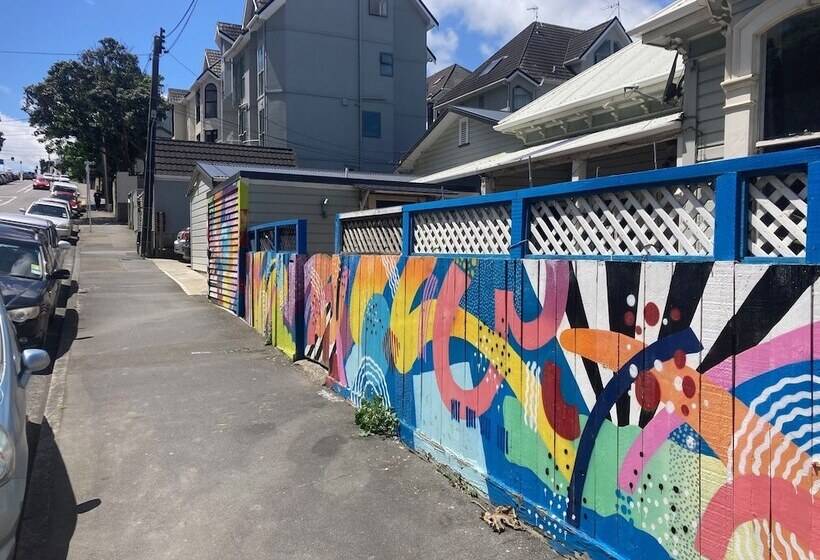 Общежитие Worldwide Backpackers