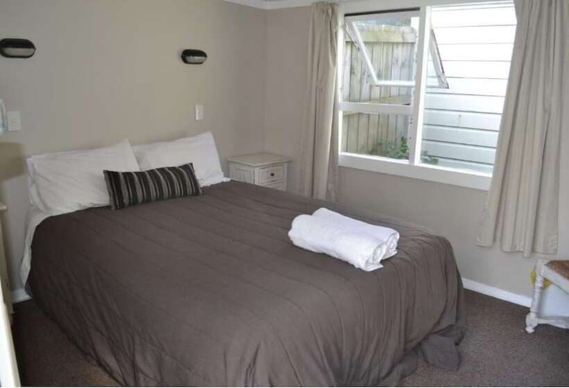 Общежитие Worldwide Backpackers