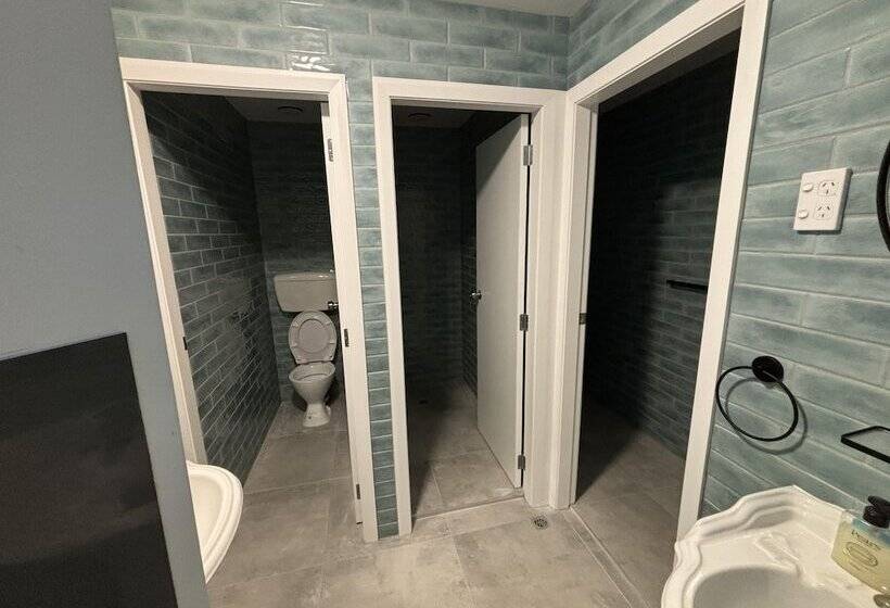 Общежитие Worldwide Backpackers