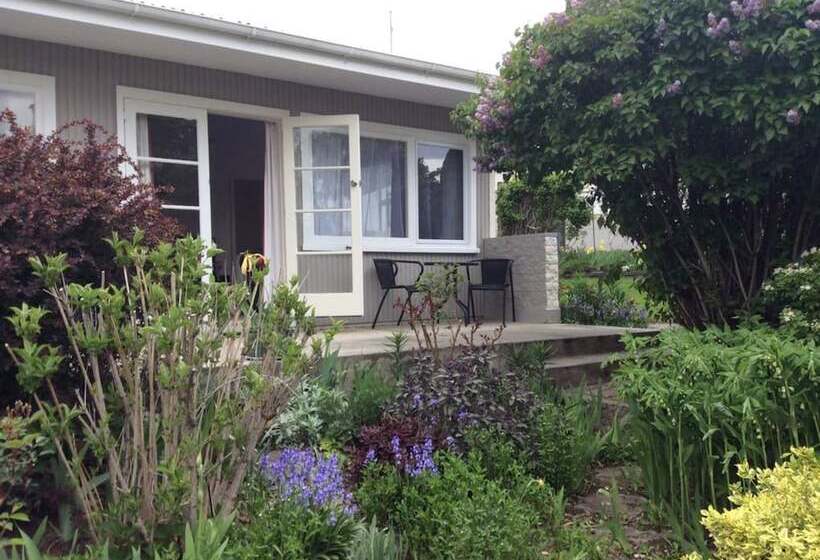 Alexandra Garden Court Motel