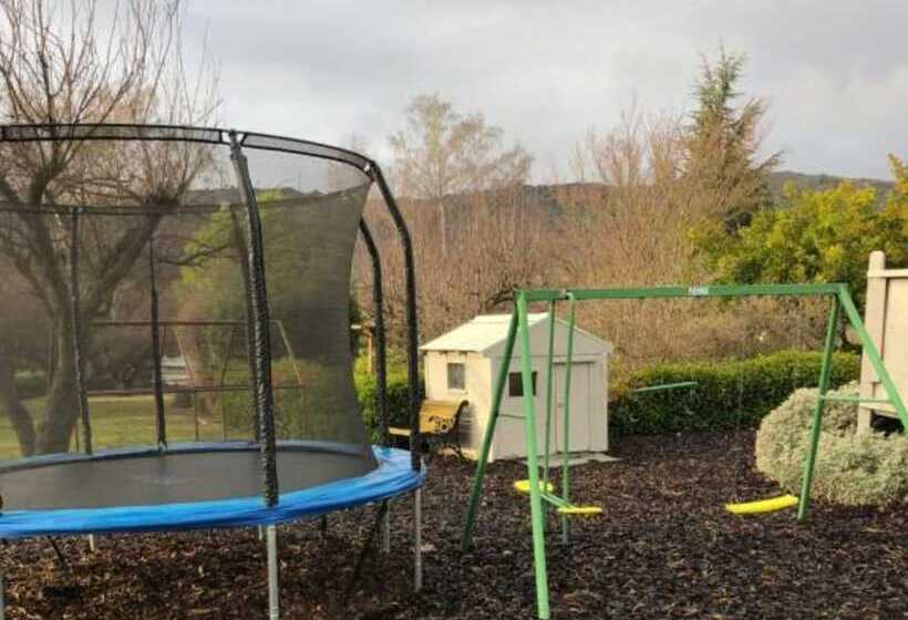 Alexandra Garden Court Motel