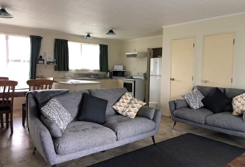 Alexandra Garden Court Motel