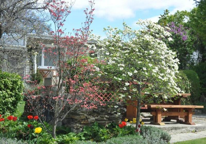 Alexandra Garden Court Motel