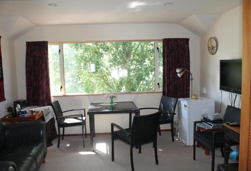 Aroha Riccarton Bed And Breakfast