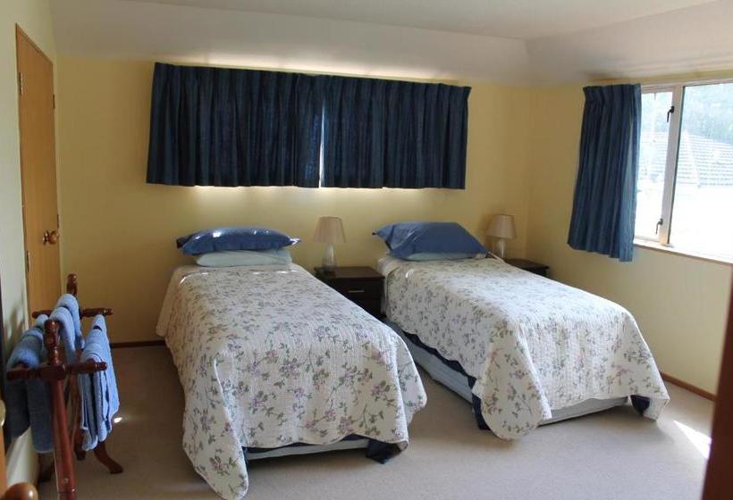 Aroha Riccarton Bed And Breakfast