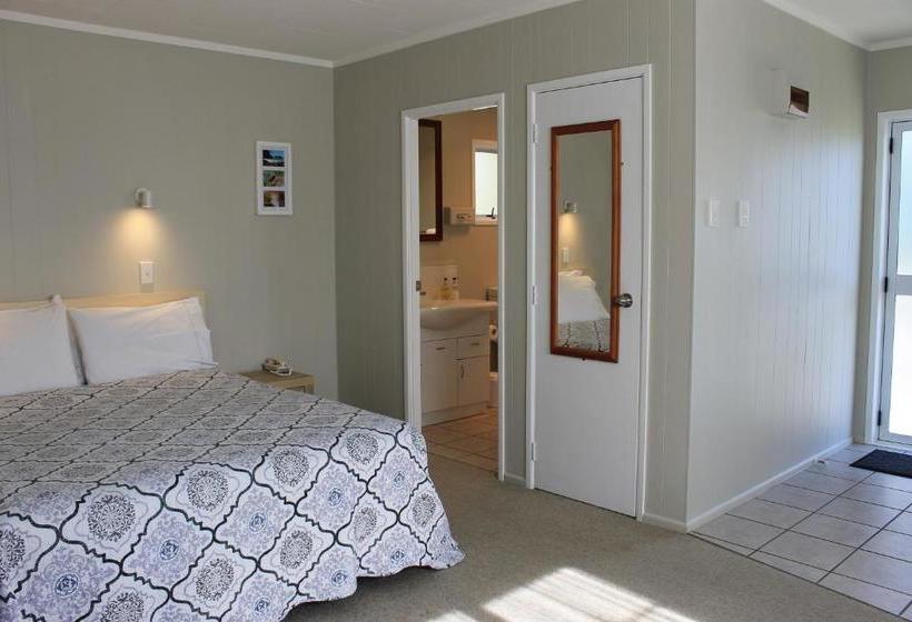 Ash Grove Boutique Motel