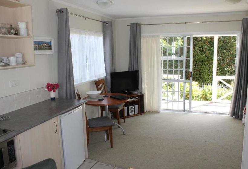 Ash Grove Boutique Motel