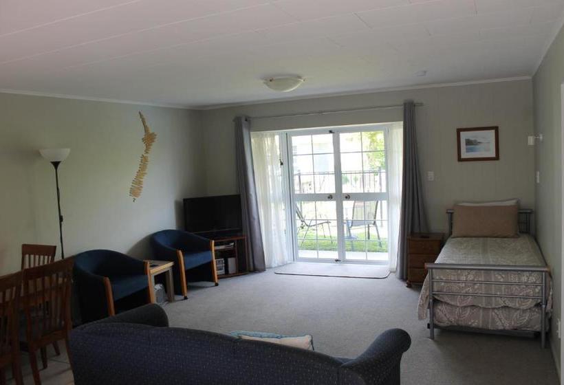 Ash Grove Boutique Motel