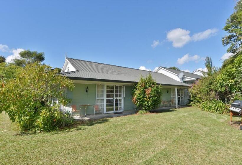 Ash Grove Boutique Motel