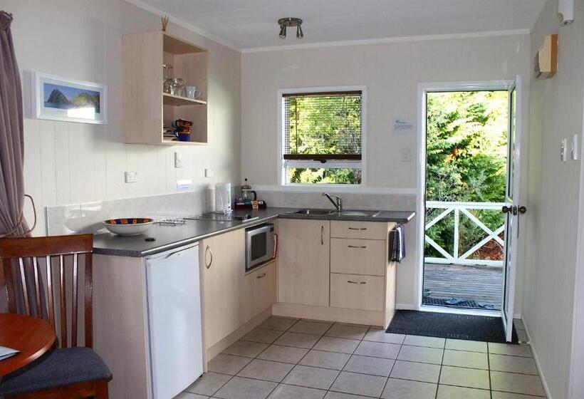 Ash Grove Boutique Motel